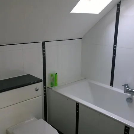 Your Travel Stop At Craggside Apartment
